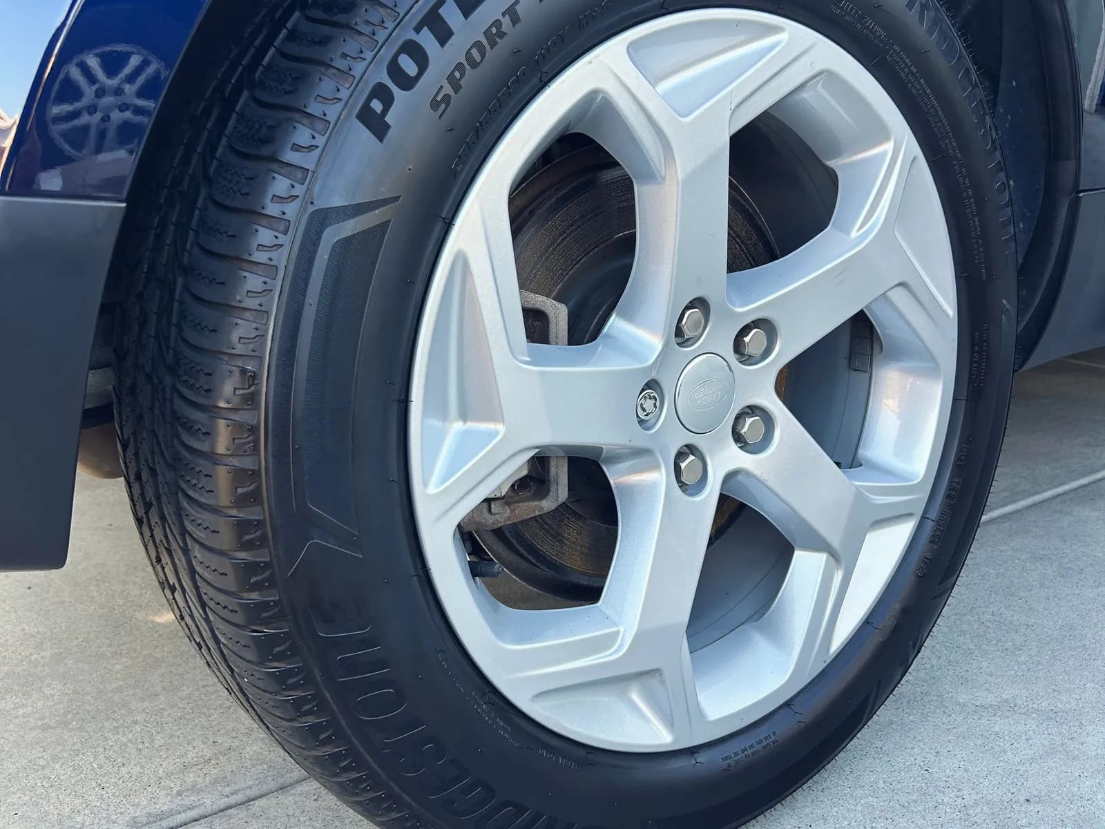 Range Rover Sport, front wheel — paint correction & coating by AutoKlean