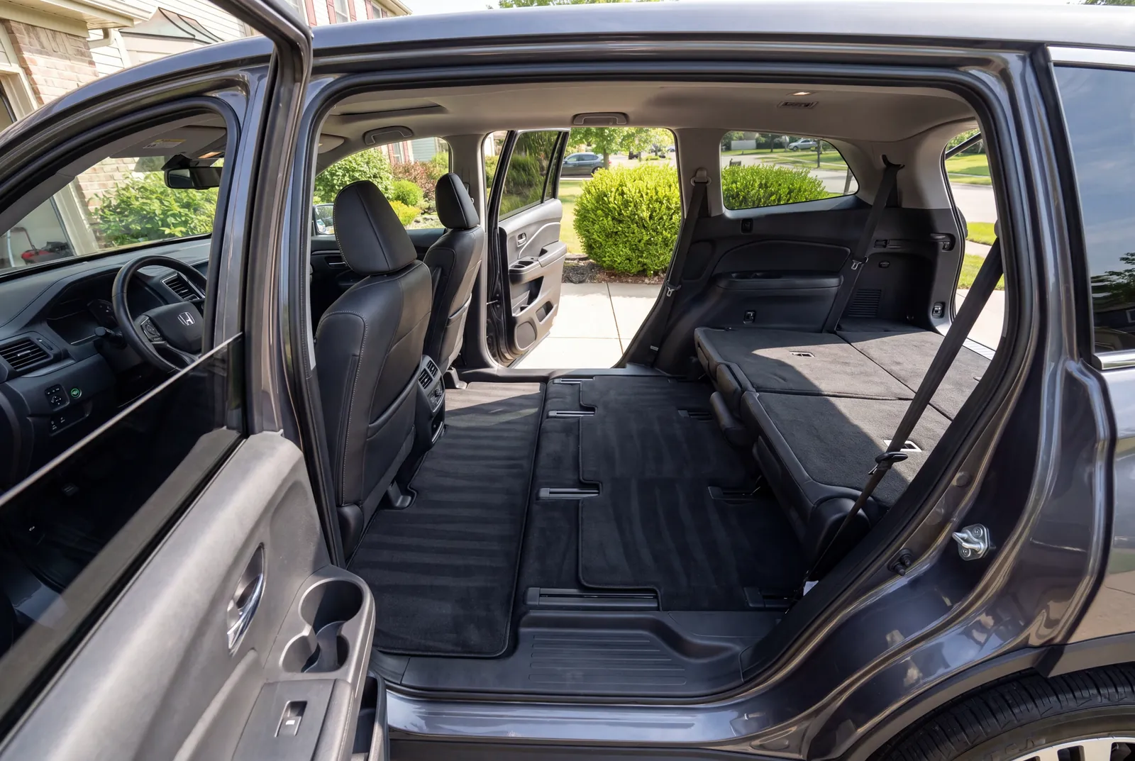 Carpet extraction in progress on a Honda Pilot's floor